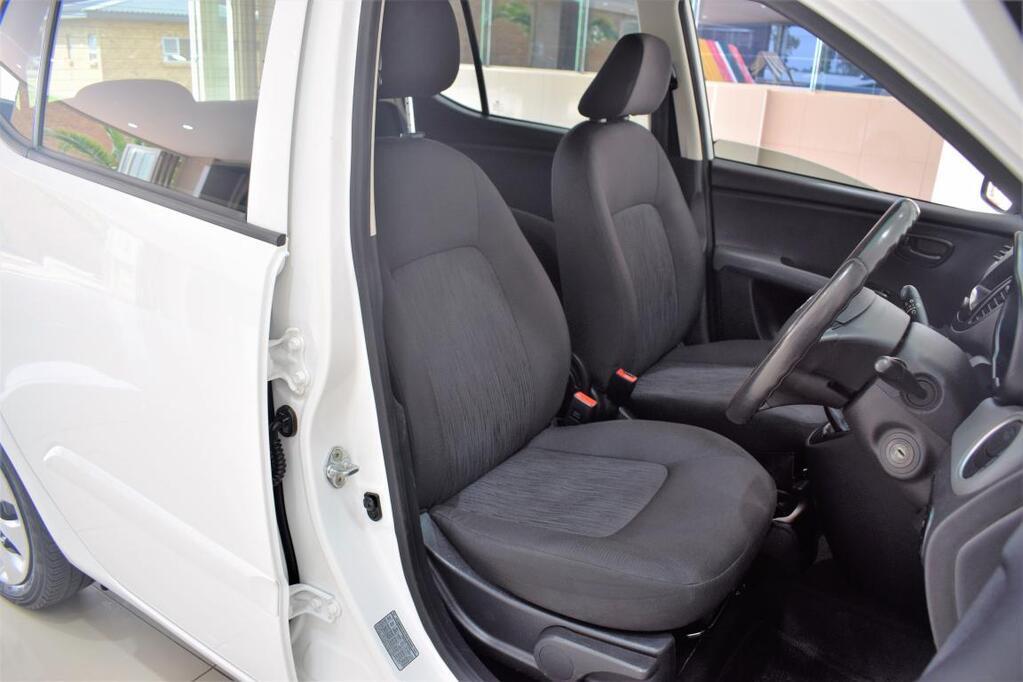 HYUNDAI i10 - Image 9