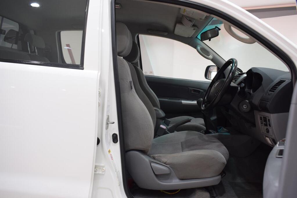 TOYOTA HILUX - Image 10