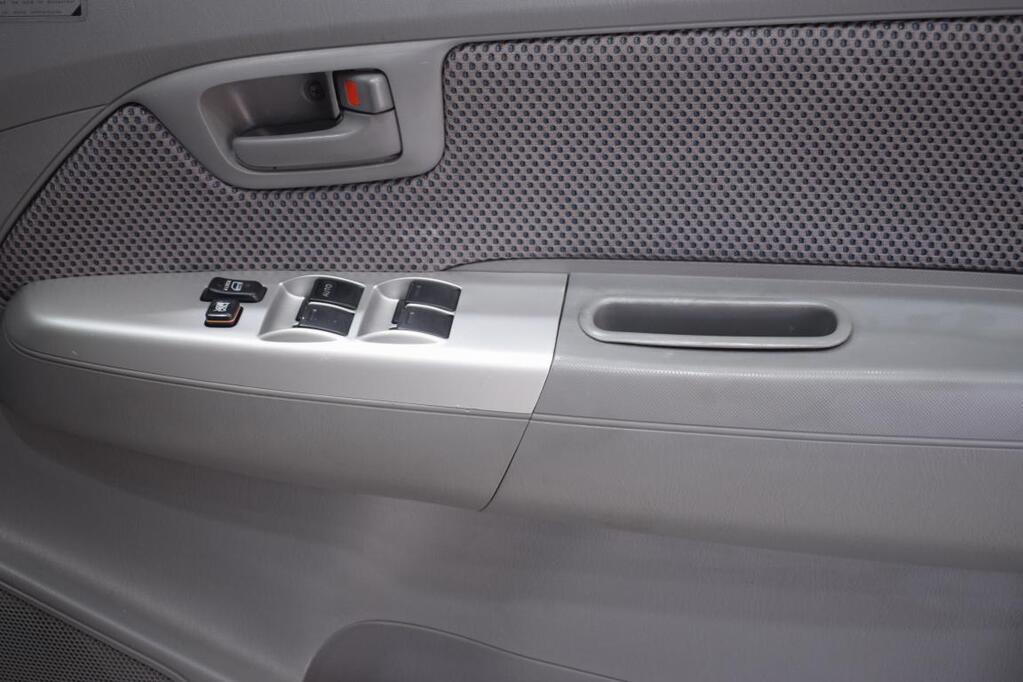 TOYOTA HILUX - Image 12