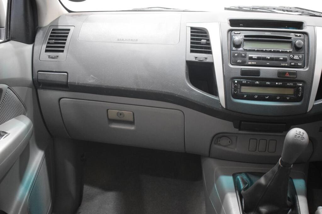 TOYOTA HILUX - Image 14