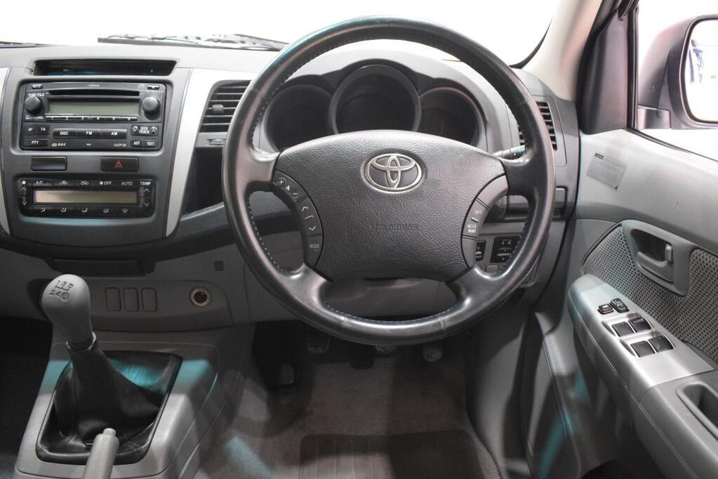 TOYOTA HILUX - Image 15