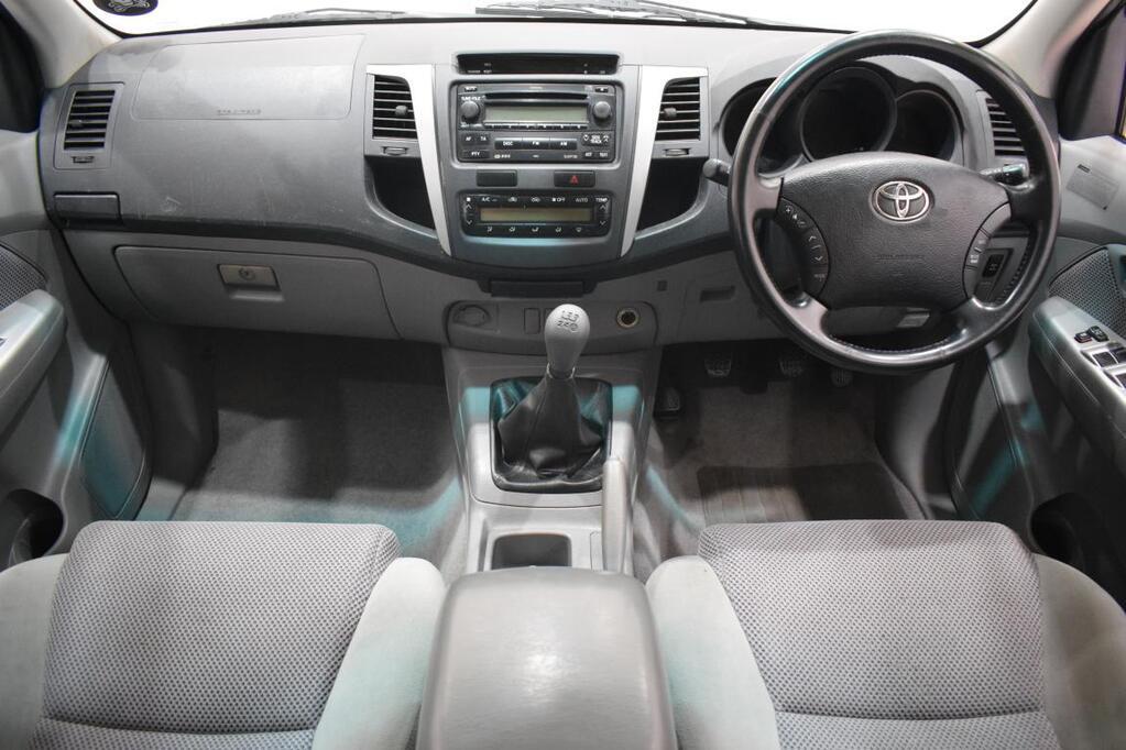 TOYOTA HILUX - Image 16