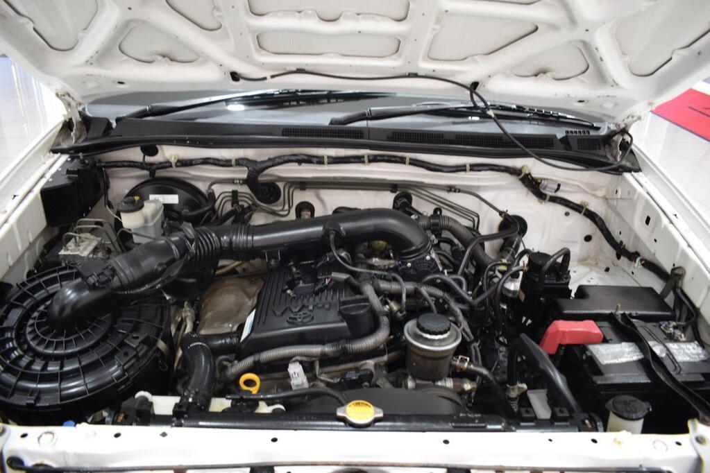 TOYOTA HILUX - Image 19