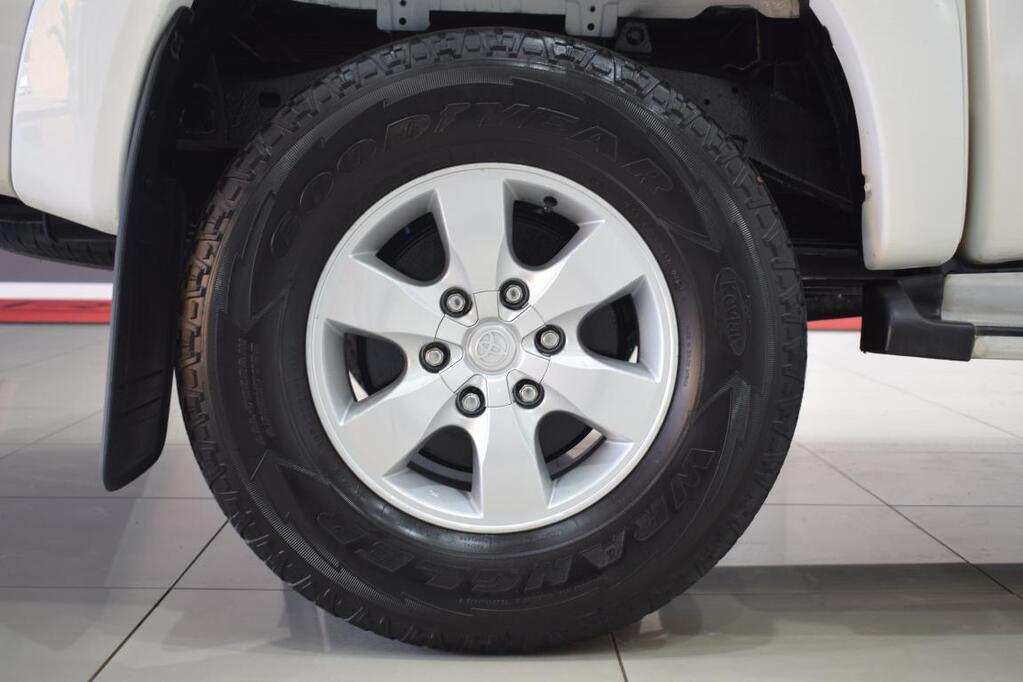 TOYOTA HILUX - Image 6