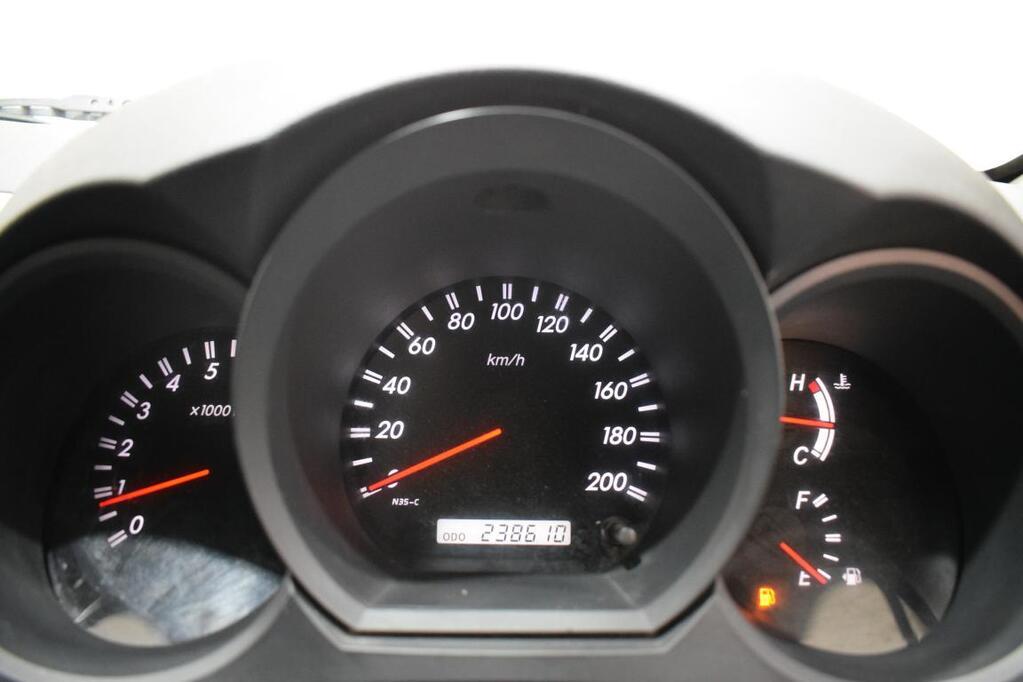 TOYOTA HILUX - Image 8