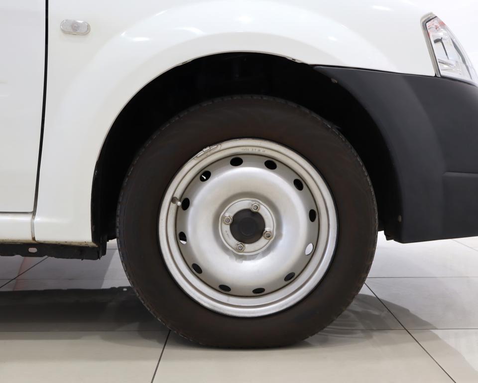 NISSAN NP200 - Image 9
