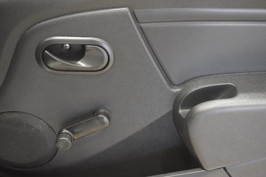 NISSAN NP200 - Image 10