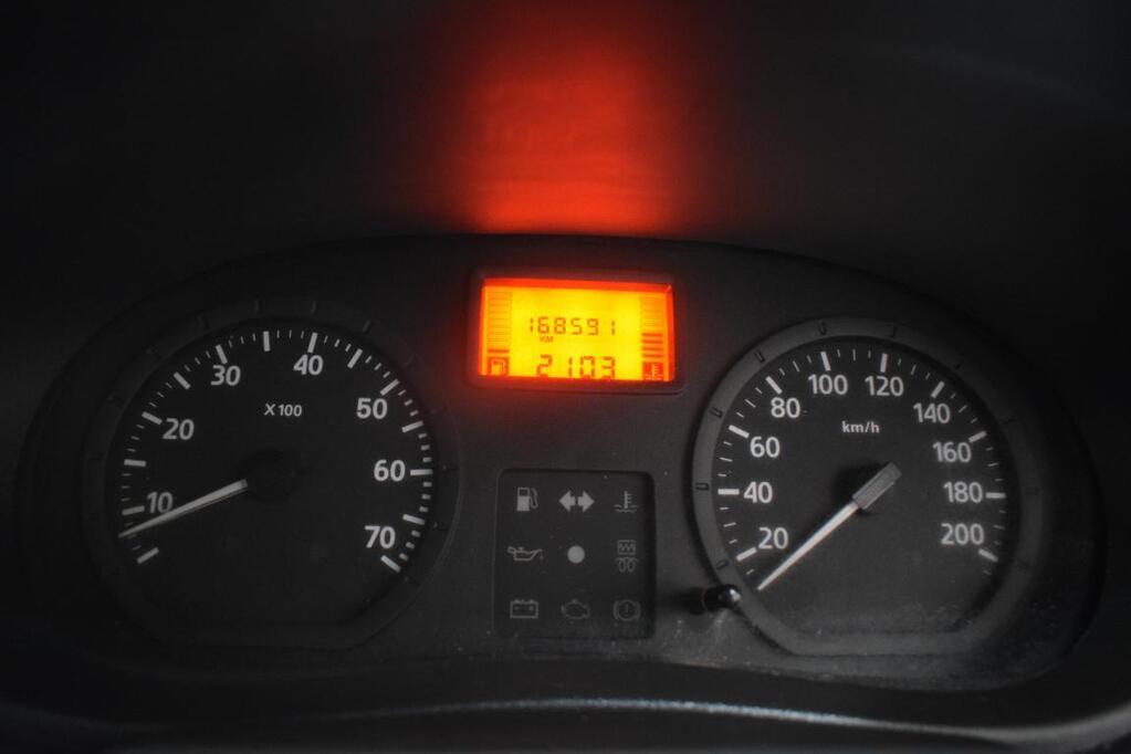 NISSAN NP200 - Image 8