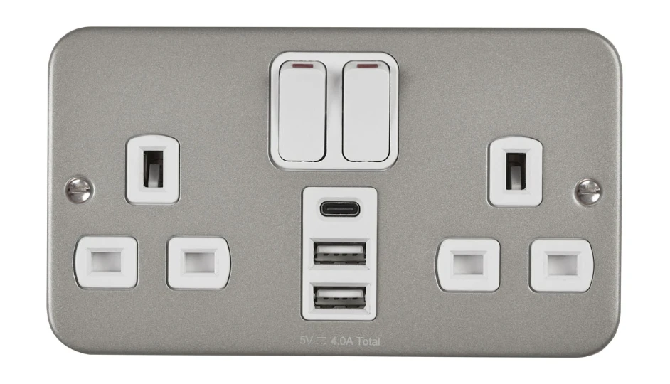 METALCLAD 13A 2 GANG SWITCHED SOCKET WITH 3 USB PORTS (1 X TYPE C + 2 X TYPE A, 4.0A)