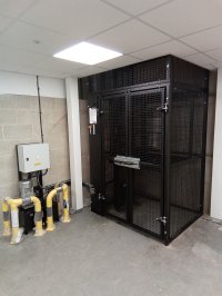 Hand-loaded mezzanine goods lift thumbnail 2