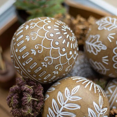 Motif Resin Decorative Balls (Set of 3)