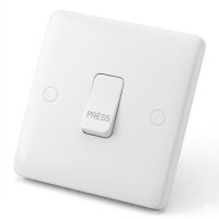 Iona 10 Amp 1 Gang Retractive Press Switch