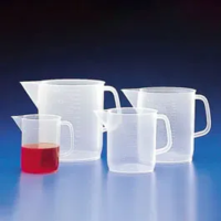 Short form graduated measuring jug with beak. KARTELL. Cap. (ml): 2.000. Subdivision (ml): 50. &Oslash; ext. (mm): 145. Height (mm): 131