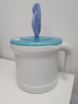 PORTABLE BLUE ROLL DISPENSER