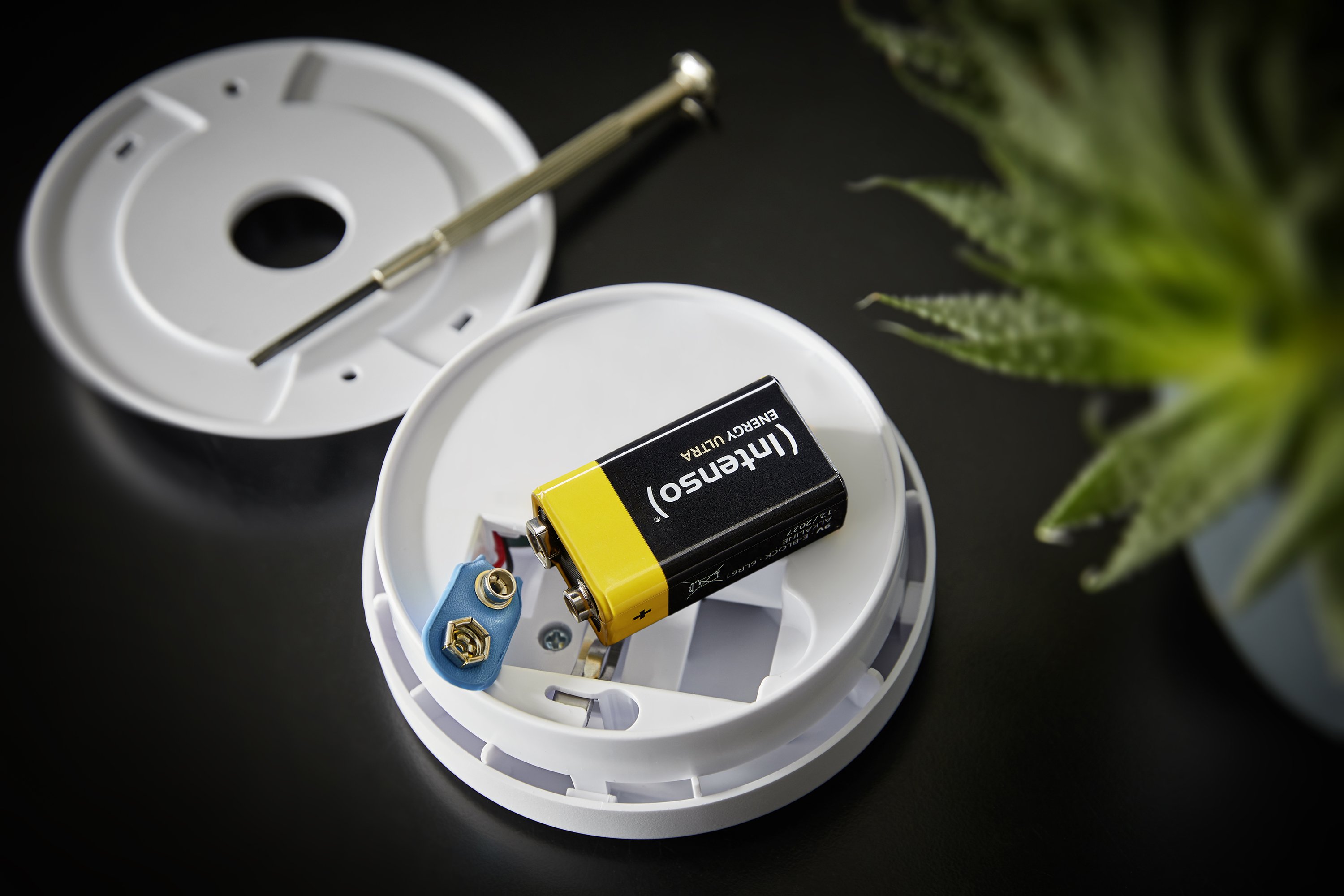 Intenso Energy Ultra 9V battery installed in a smoke detector