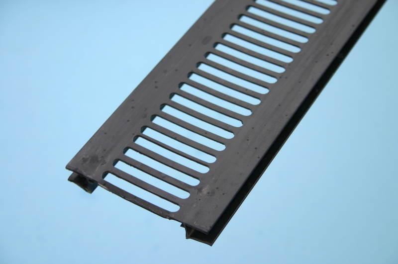 Soffit Vent No Mesh 5 Metre Black Goodwins