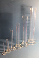 GLASS GRADUATED CYLINDERS