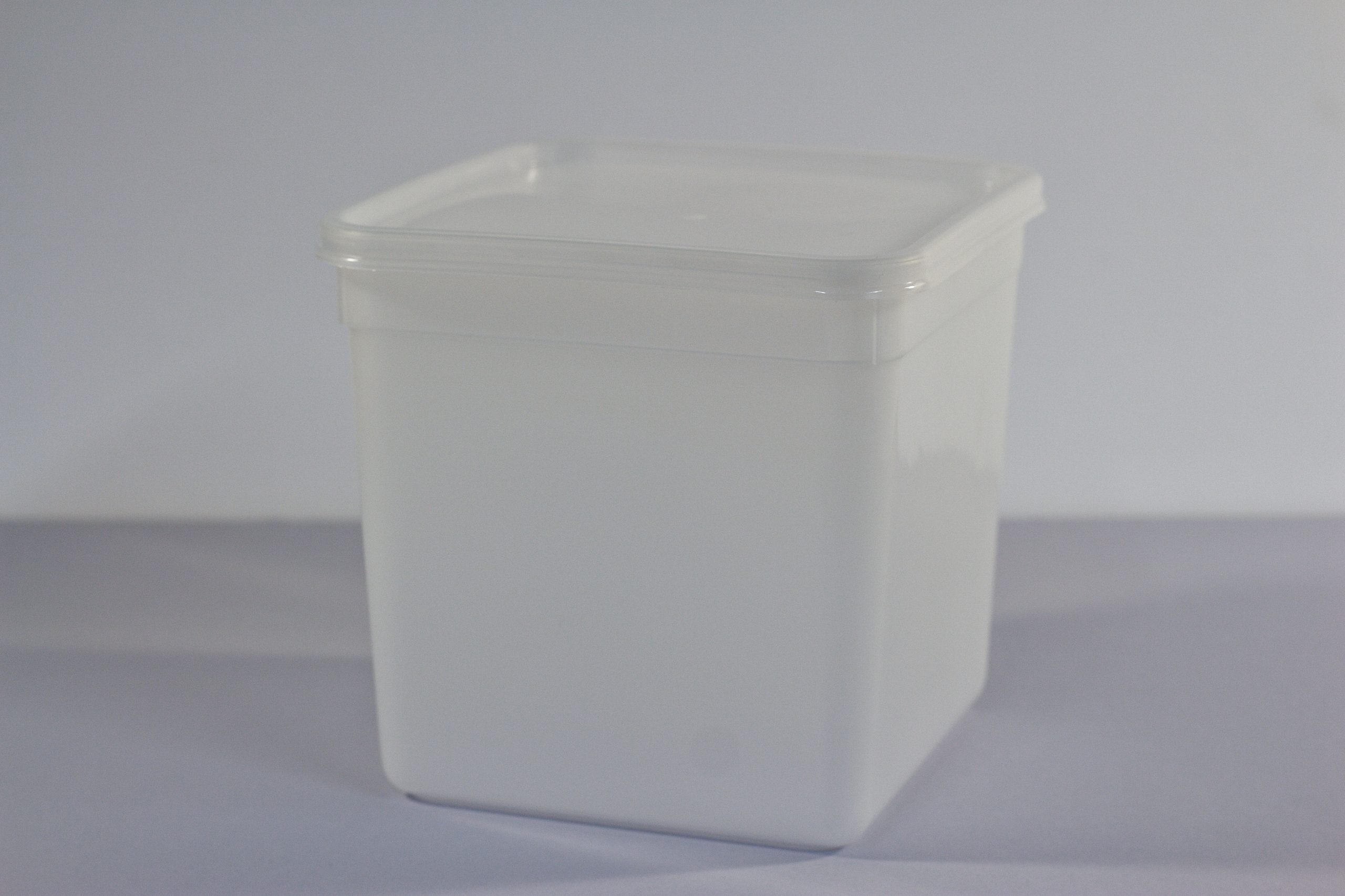 4 Litre Square Plastic Tub - Lid