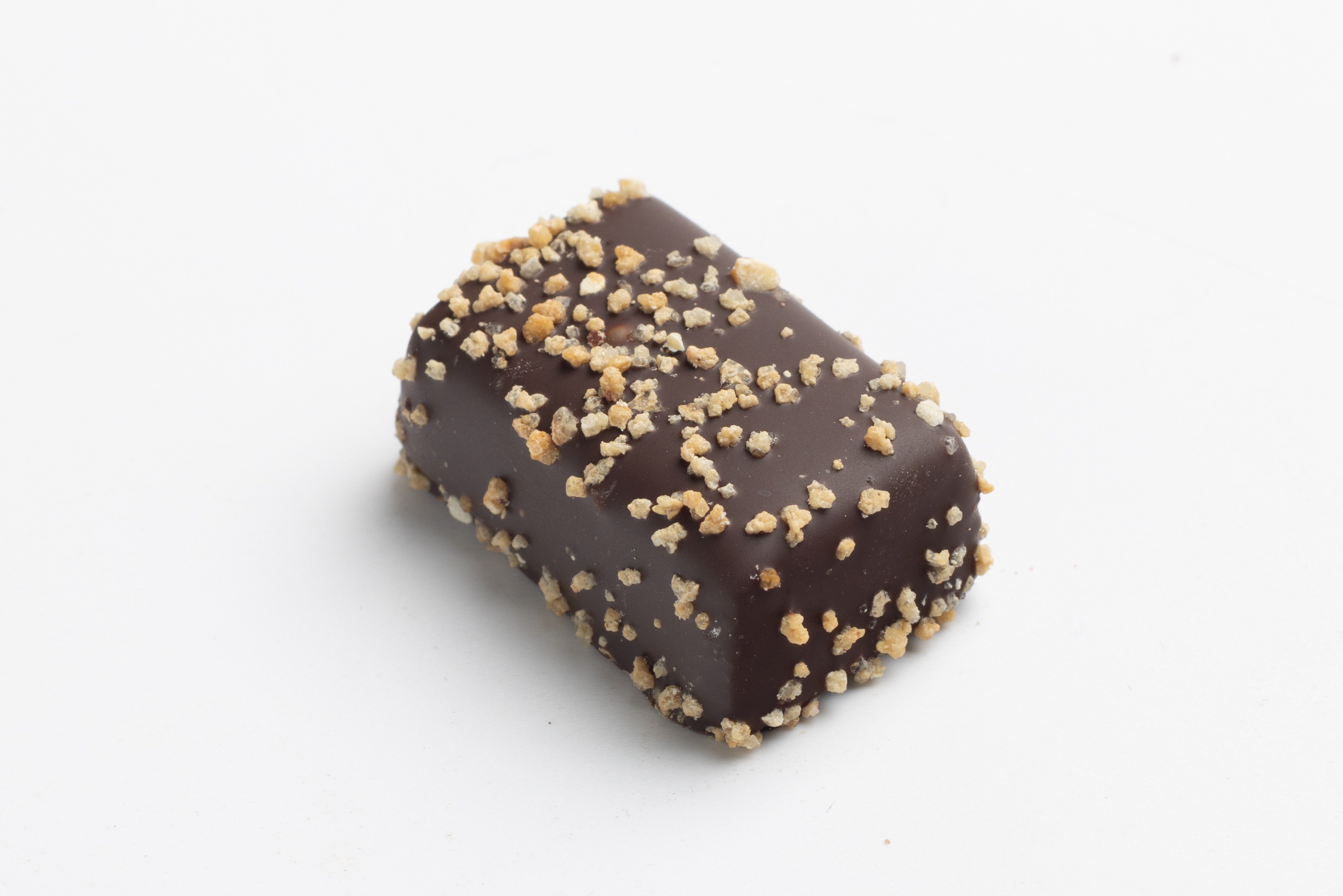 Marzipan Hazelnut - marzipan in dark chocolate with nut decor 14.6g - 0.9kg
