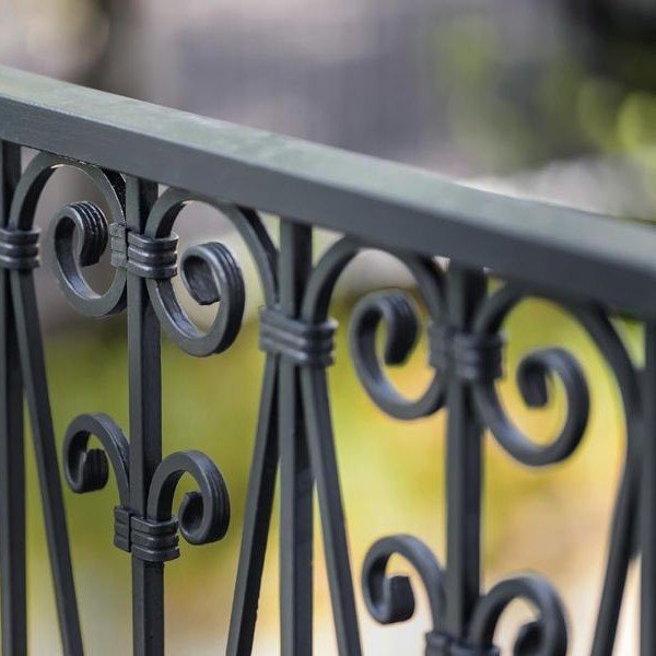 Ronseal Direct to Metal Paint Steel Grey Satin Lifestyle 01