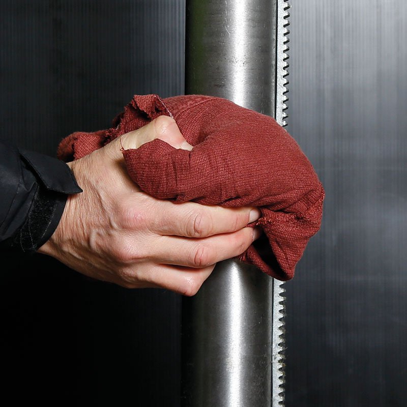 MIXED BAG OF COLOURED MIXED RAGS/CLOTHS COTTON/POLYCOTTON/SYNTHETC MATERIALS