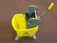 BUKW2600SC/Y 25L YELLOW JANITORIAL BUCKET