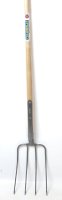 605LK LONG HANDLE 4 PRONG STRP.MANURE FORK