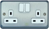 MK ALBANY PLUS 2 GANG SWITCHED SOCKET FLUSH