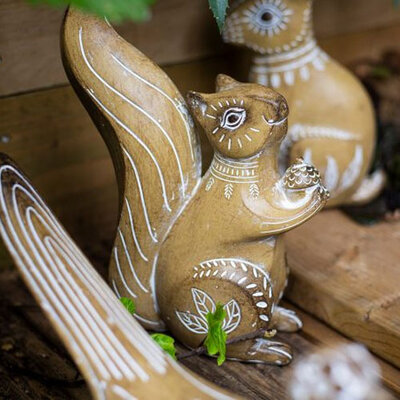 Motif Resin Playful Squirrel
