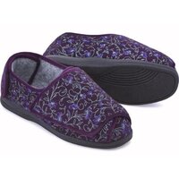 The versatile, wrap-around style of this slipper has a touch-fastening strap at the back of the foot as well as across the top so it&rsquo;s fully adjustable. 