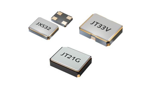 Crystal oscillator providing stable frequency output