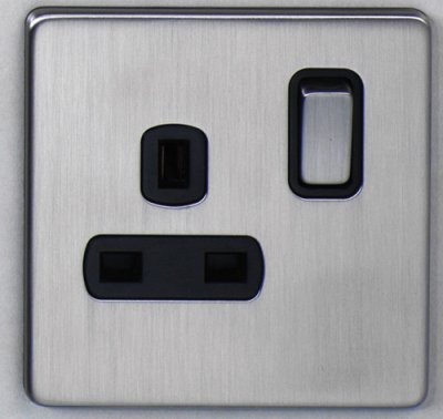 DETA Screwless 1 Gang Socket Satin Chrome Black Insert | LV0201.0432