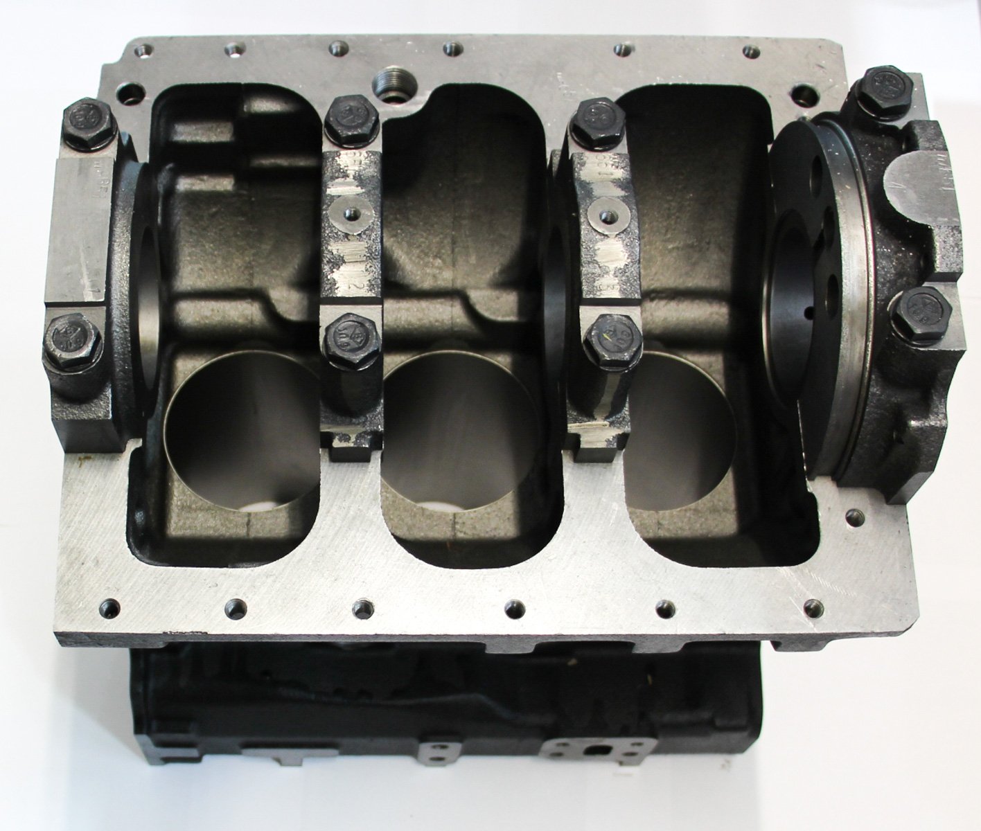 CYLINDER BLOCK - LIP SEAL