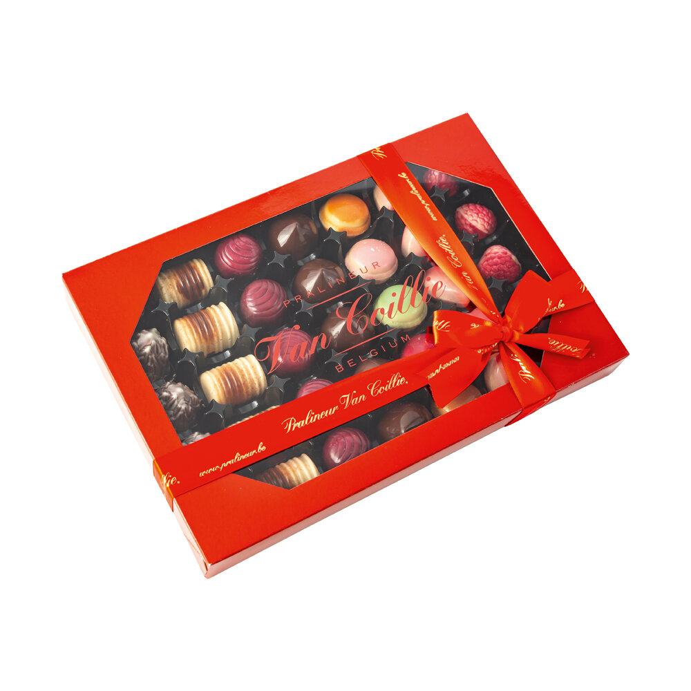 Gift box of decorated milk and dark chocolate presents - 8 x 260g