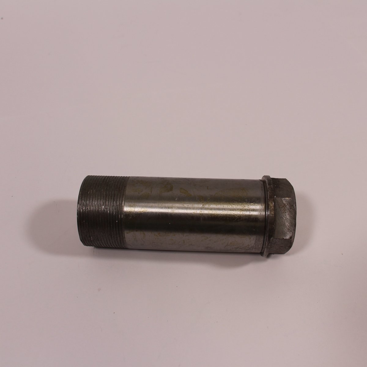 FRONT AXLE PIVOT PIN - EARLY