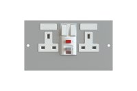 CMD RCD protected Twin switched socket outlet - Standard Earth - White Socket - 3 Compartment