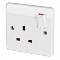MK LOGIC PLUS  13A 1 GANG FLUSH SWITCHED SOCKET