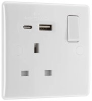 NEXUS WHITE MOULDED SWITCHED  SOCKET13A 1 GANG+2XUSB OUTLETS 2.1A