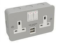 Metalclad Twin Switched Socket with 2 USB Outlets