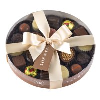 Asstd Belgian chocs in 18cm round with band & ribbon 6x300g