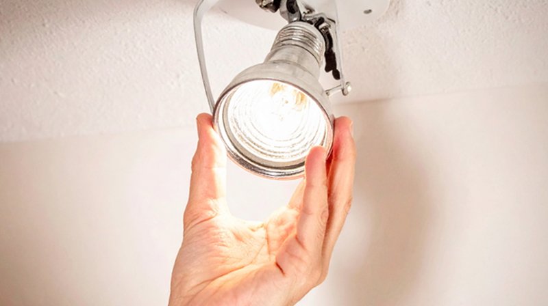 How to Change a Spotlight Bulb Safely?