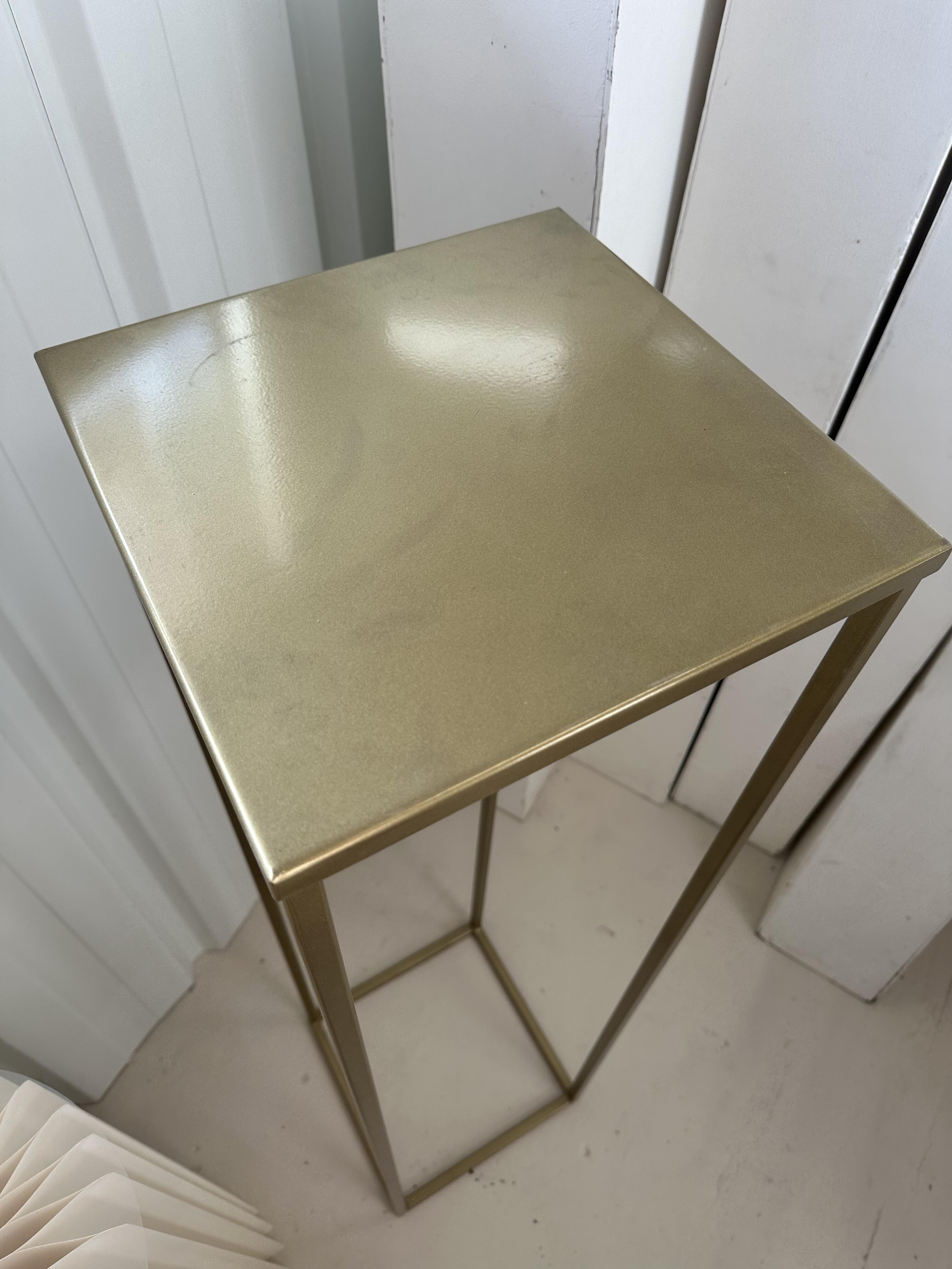 Grande colonne dorée