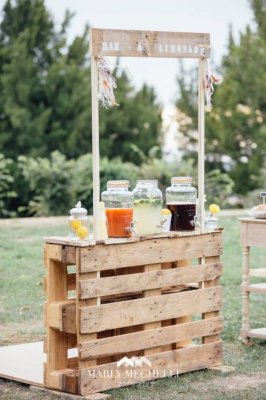 Bar en bois vintage avec la partie haute