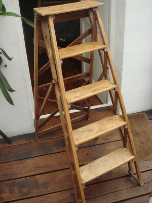Escabeau en bois