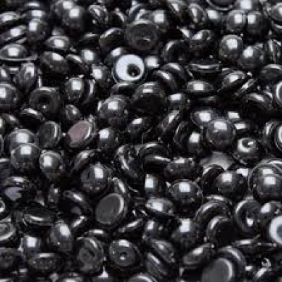 Perle de pluie noire