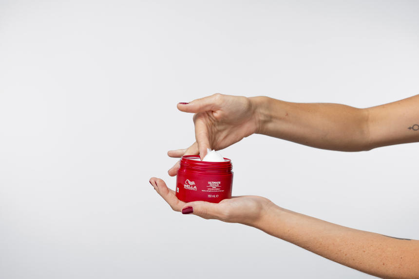Wella-Professionals_Ultimate-Repair_mask-launch_li