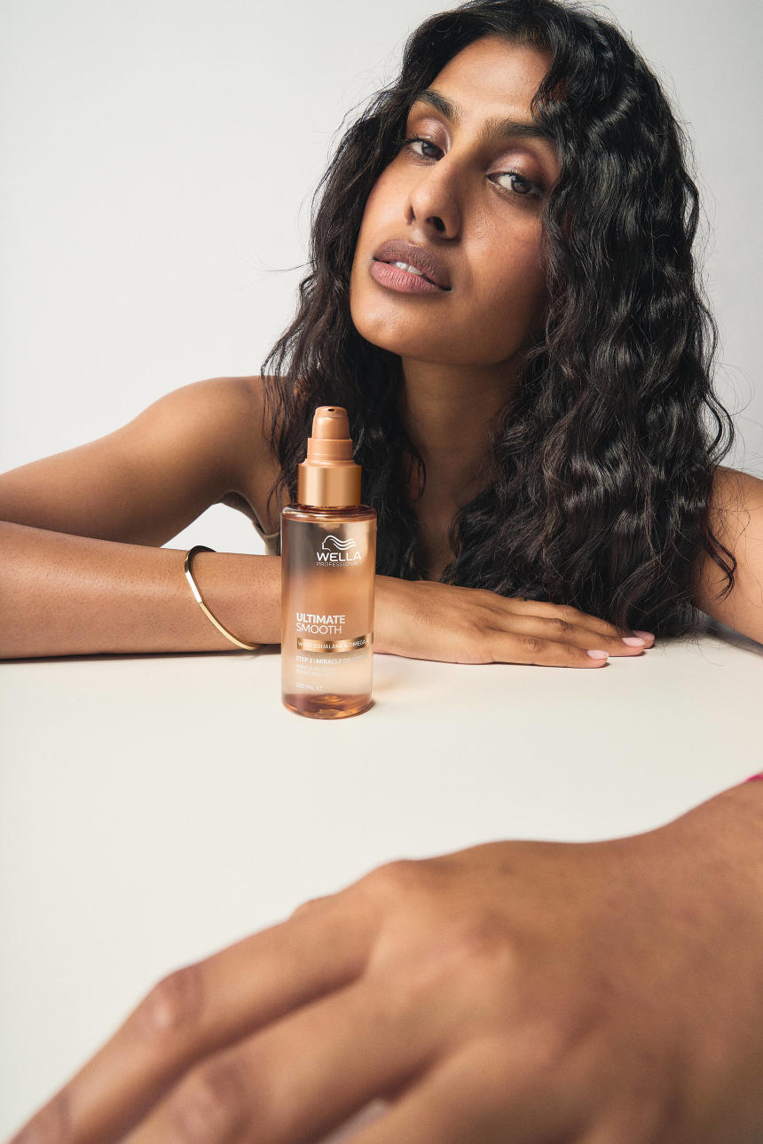WP_CARE_ULTIMATE SMOOTH MIRACLE-OIL-SERUM MODEL SH