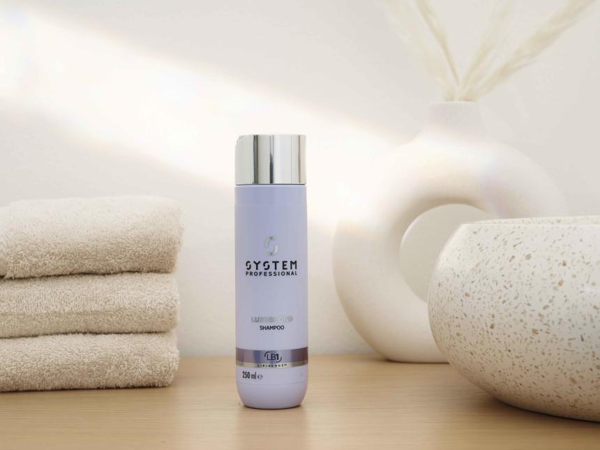 System Professional Luxeblond Product Lifestyle 12