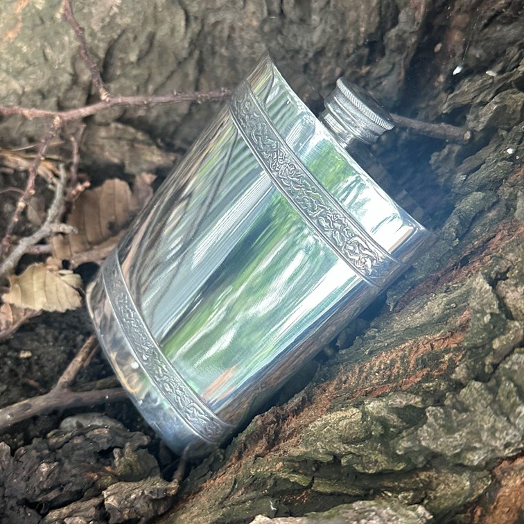 6oz Horizontal Celtic Bands Pewter Kidney Hip Flask 6oz Horizontal Celtic Bands Pewter Kidney Hip Flask