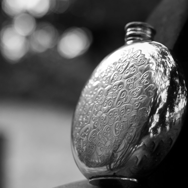 6oz Round Pewter Love Skull  Flask 6oz Round Pewter Love Skull  Flask